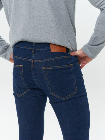Джинсы зауженные к низу Slim Fit классические